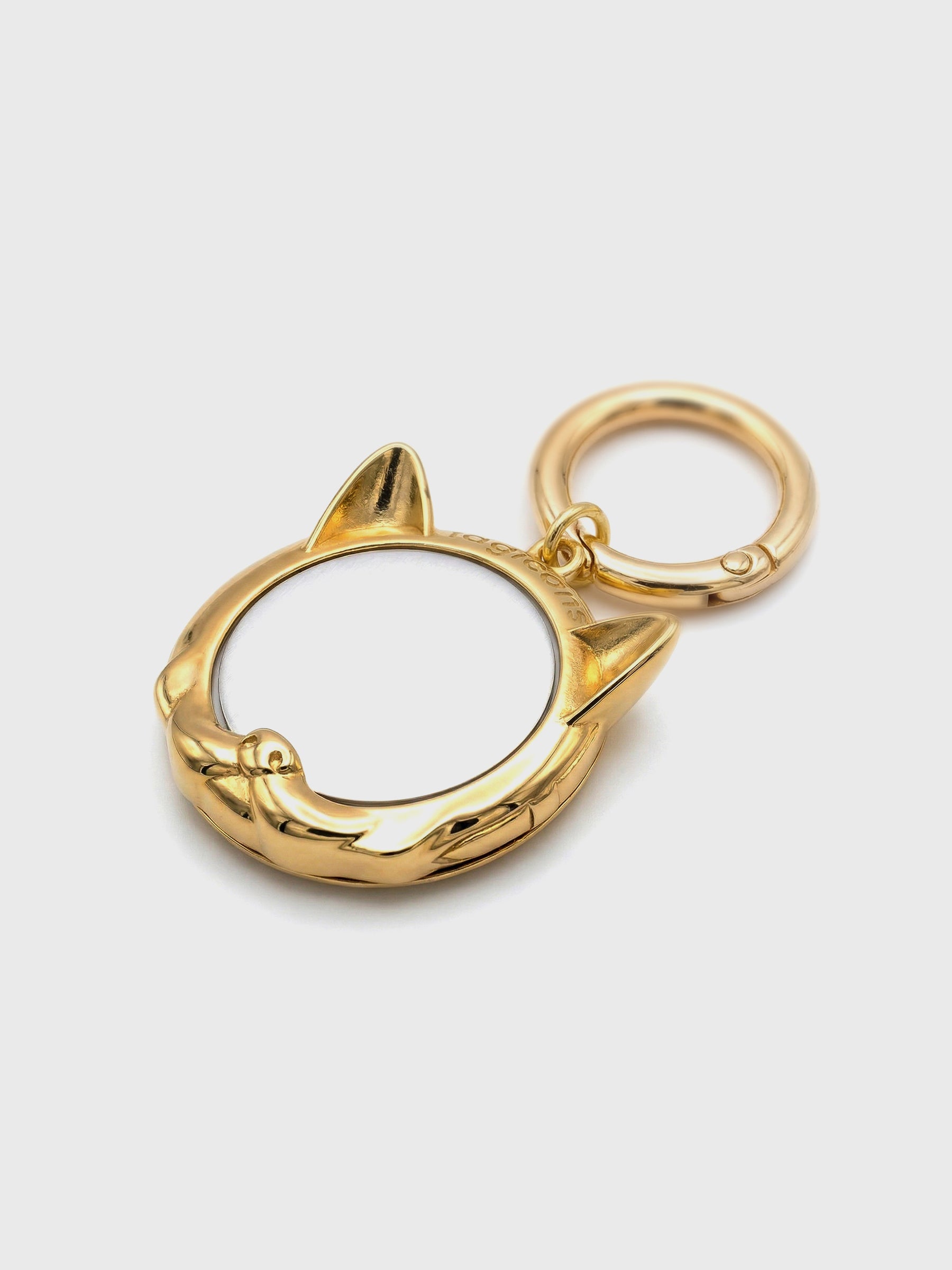 Kedi figürlü airtag kılıfı anahtarlık, kediler için şık ve dayanıklı metal tasarım.